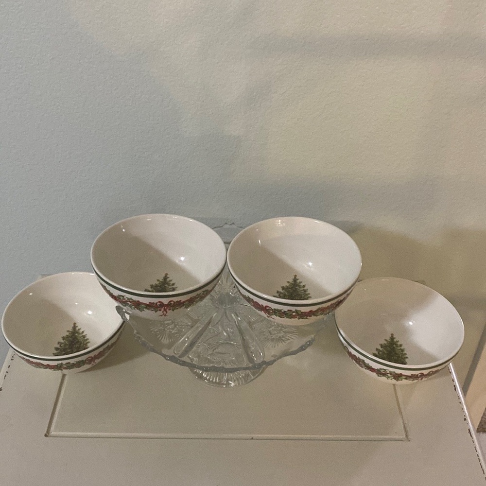 CHRISTOPHER RADKO TRADITIONS HOLIDAY CELEBRATION 5 7/8” diameter BOWLS SET (4)